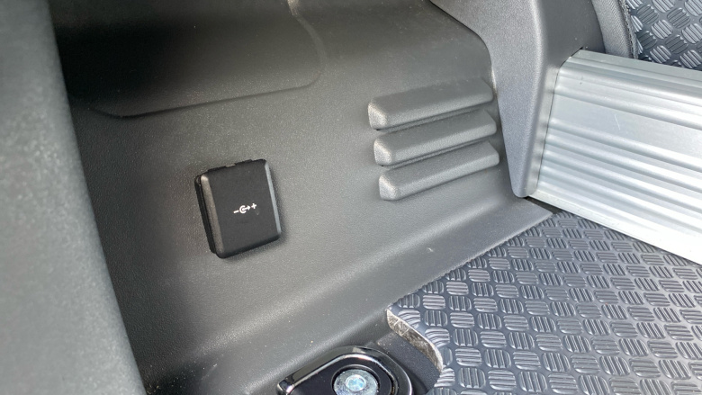 Land Rover Defender 3.0 D250 SE 90 3dr Auto Diesel Estate